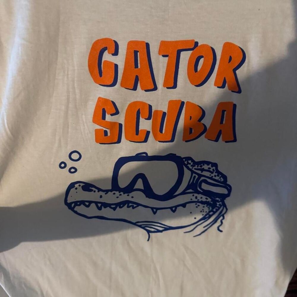 Gildan Gator Scuba white t-shirt size L
